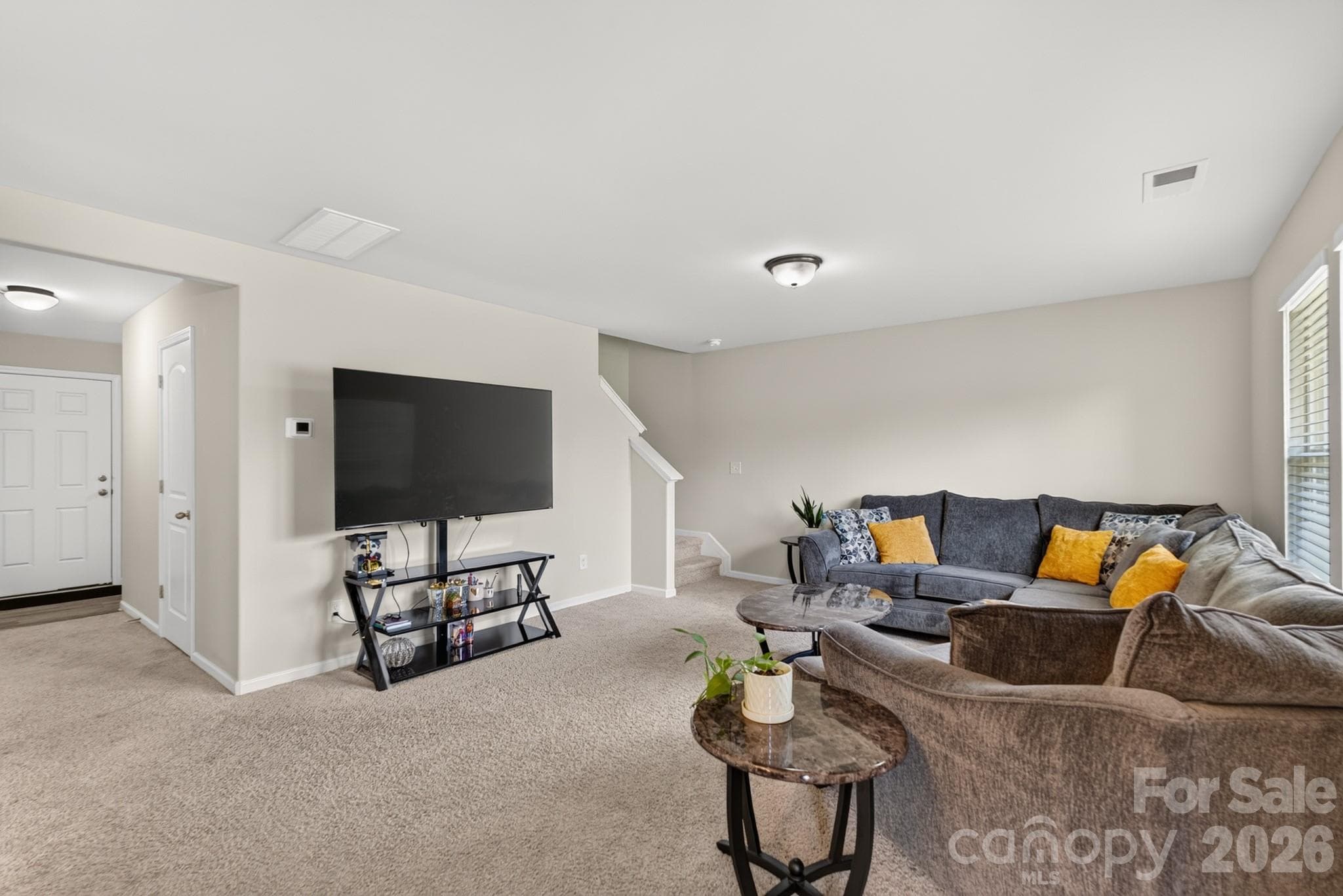 Spacious & bright Family room - 1425 Springdale Road, Lancaster