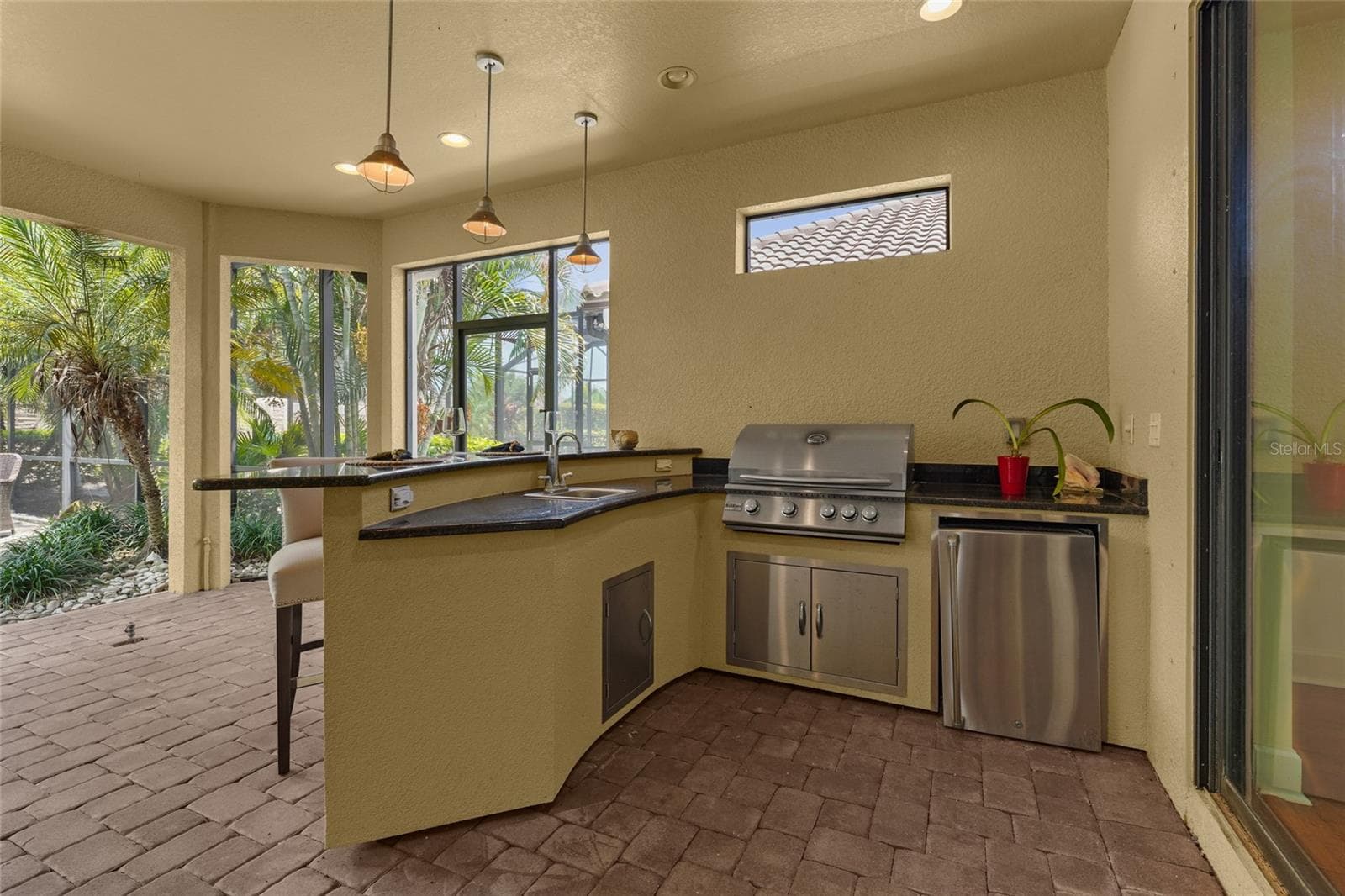Large screened lanai with outdoor kitchen - 13223 PALERMO DR, BRADENTON