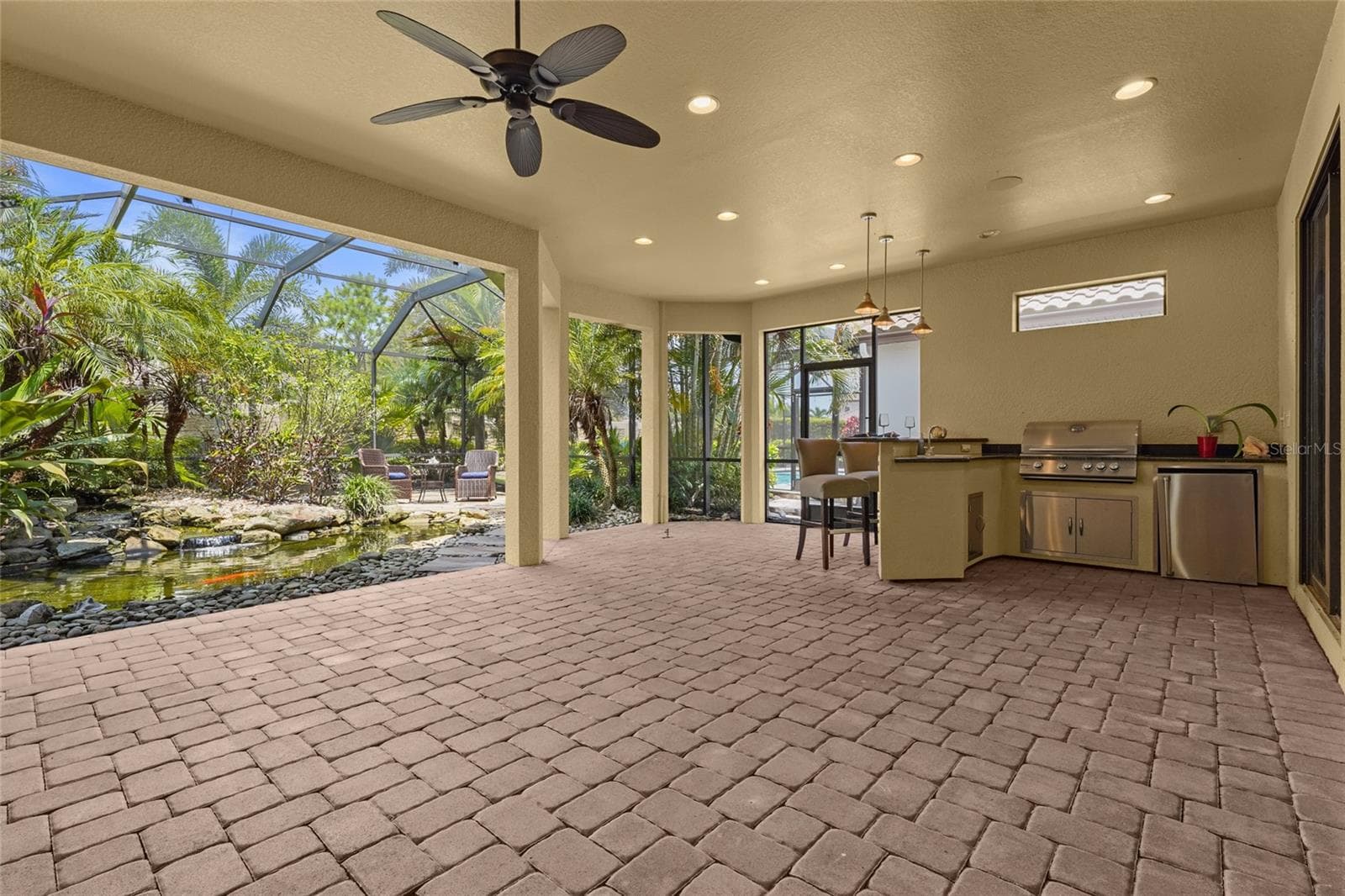 Large screened lanai with outdoor kitchen - 13223 PALERMO DR, BRADENTON