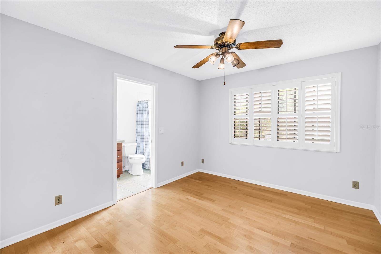 Upstairs 2nd Suite. Light hardwood flooring, nice view, plantation shutters - 1092 SANABEL CT NE, ST PETERSBURG