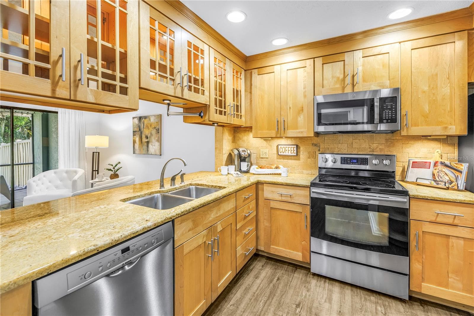 High Quality cabinetry, counters and especially appliances - 1092 SANABEL CT NE, ST PETERSBURG