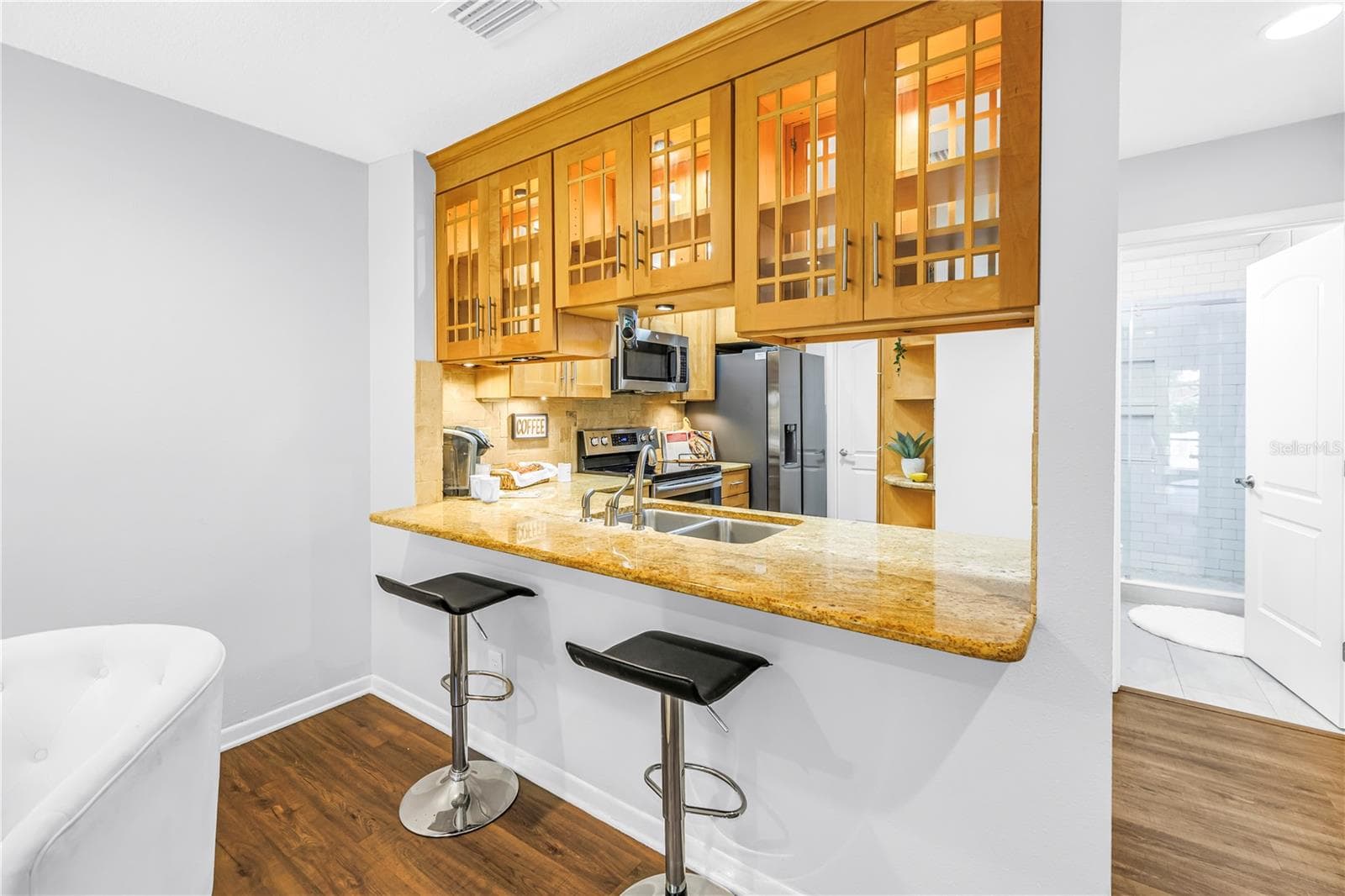 Share a drink with the chef!!  Make sure the appetizers are delicious! - 1092 SANABEL CT NE, ST PETERSBURG