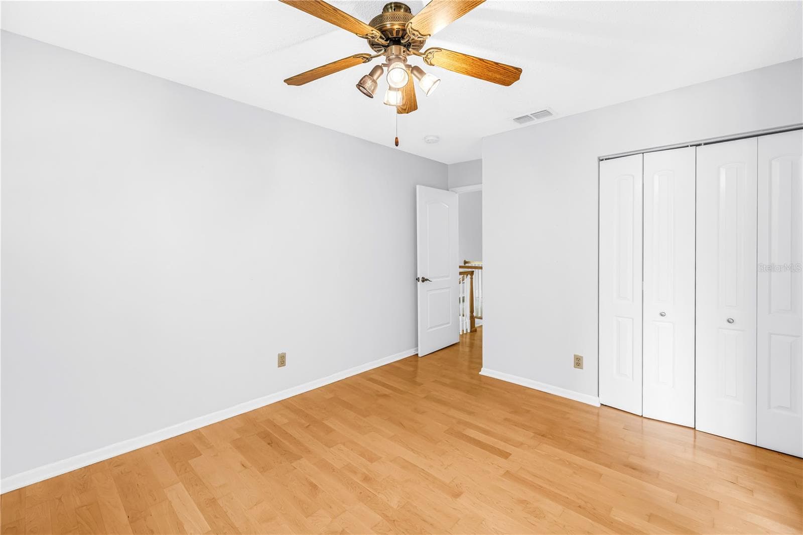 Upstairs 2nd Suite with spacious closet - 1092 SANABEL CT NE, ST PETERSBURG
