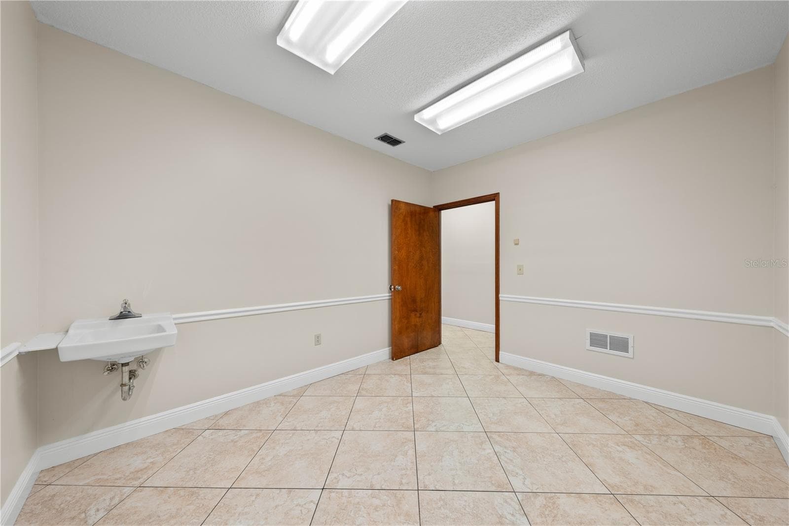 Medical Office at 323 W CYPRESS ST, KISSIMMEE, photo 50 of 83