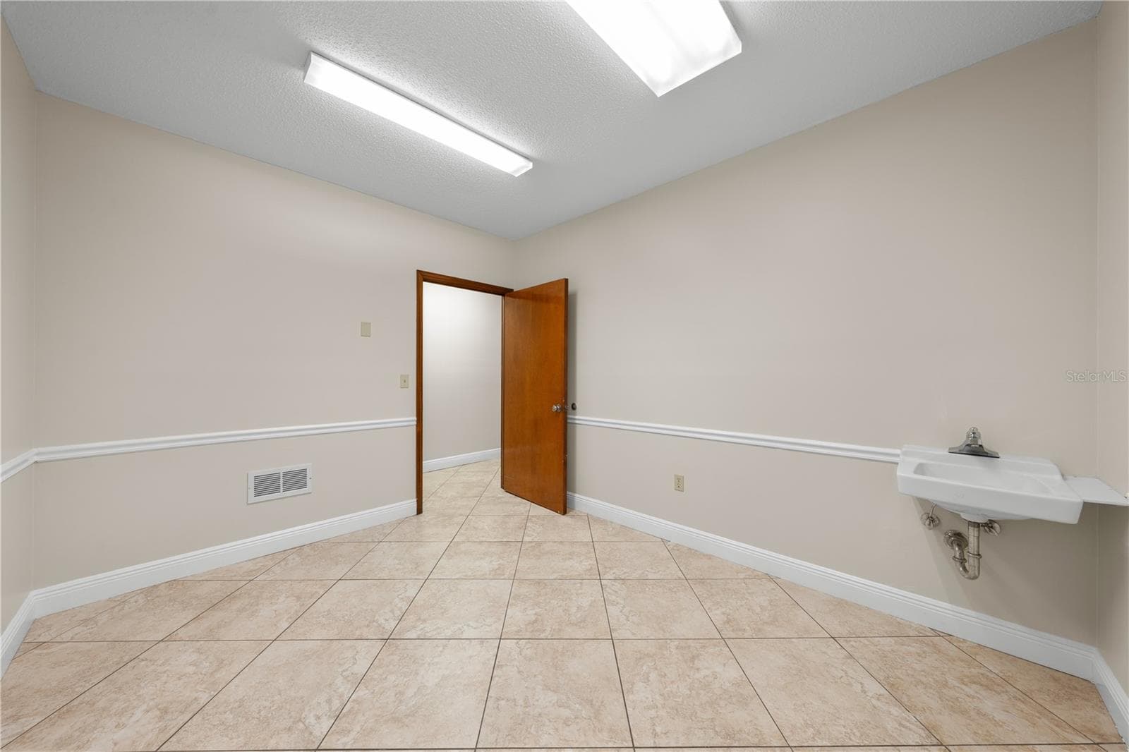 Medical Office at 323 W CYPRESS ST, KISSIMMEE, photo 52 of 83
