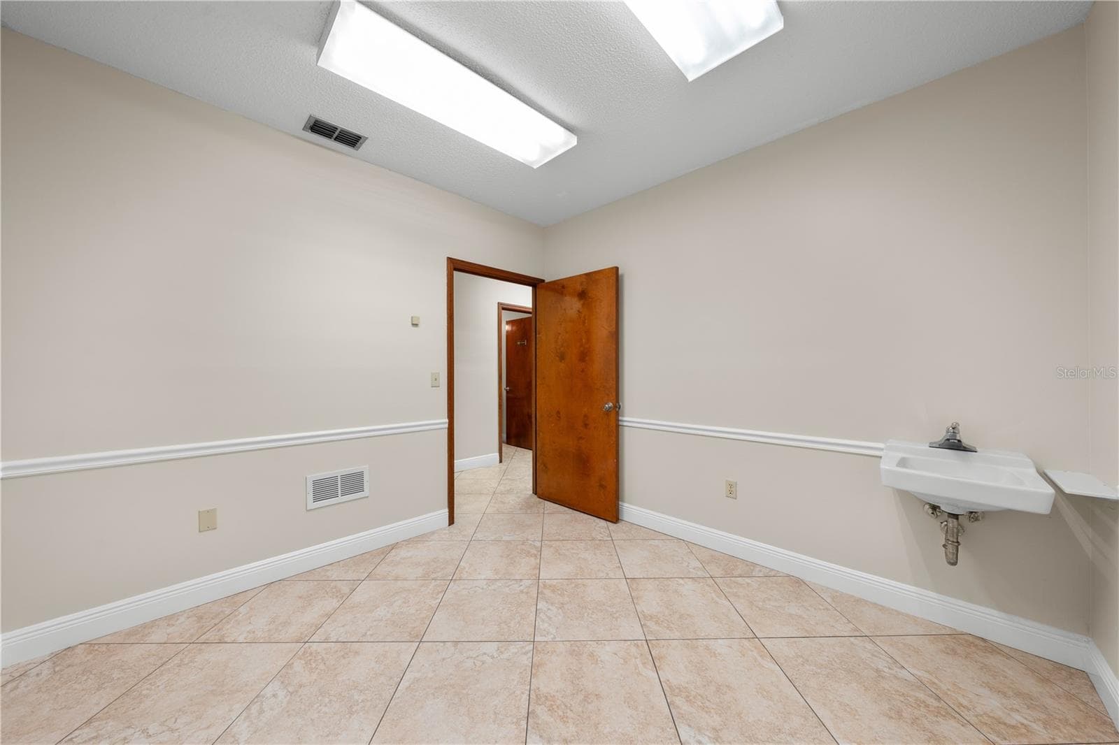 Medical Office at 323 W CYPRESS ST, KISSIMMEE, photo 55 of 83