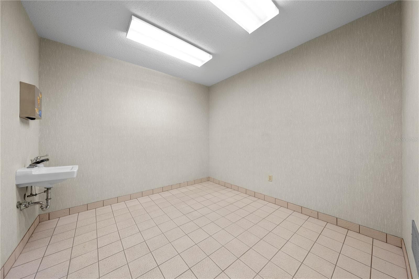 Medical Office at 323 W CYPRESS ST, KISSIMMEE, photo 71 of 83