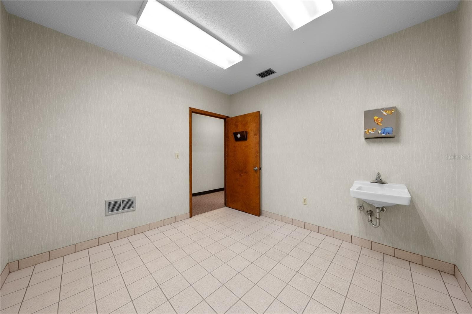 Medical Office at 323 W CYPRESS ST, KISSIMMEE, photo 72 of 83