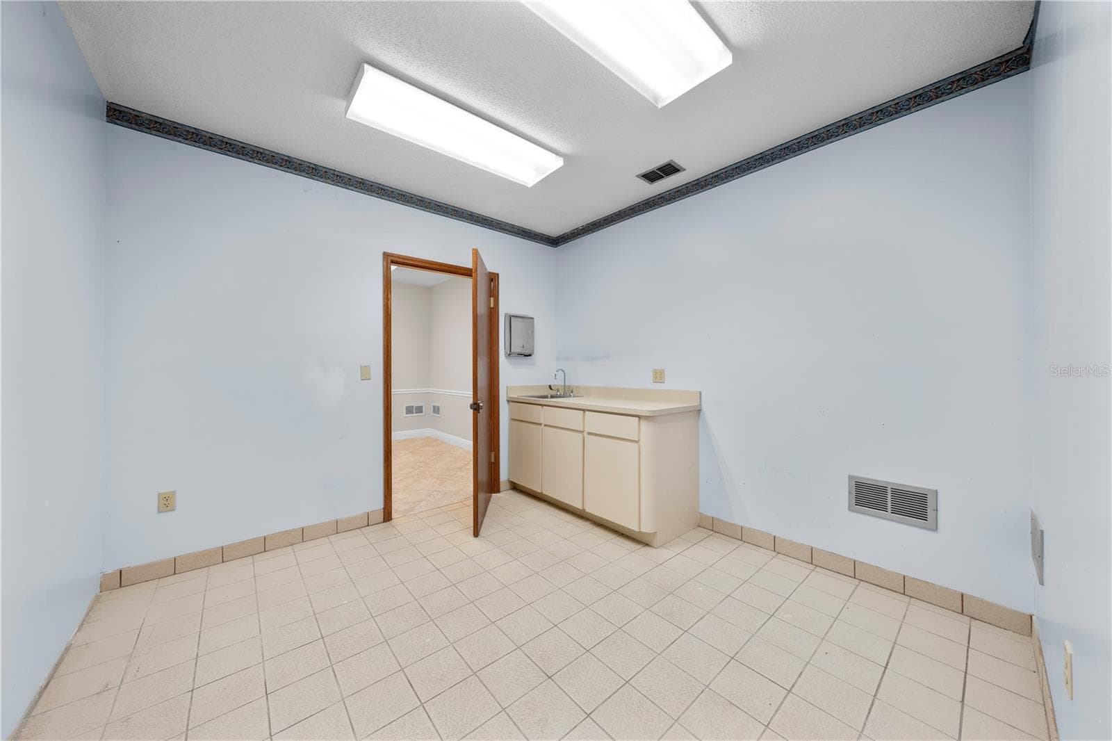 Medical Office at 323 W CYPRESS ST, KISSIMMEE, photo 77 of 83