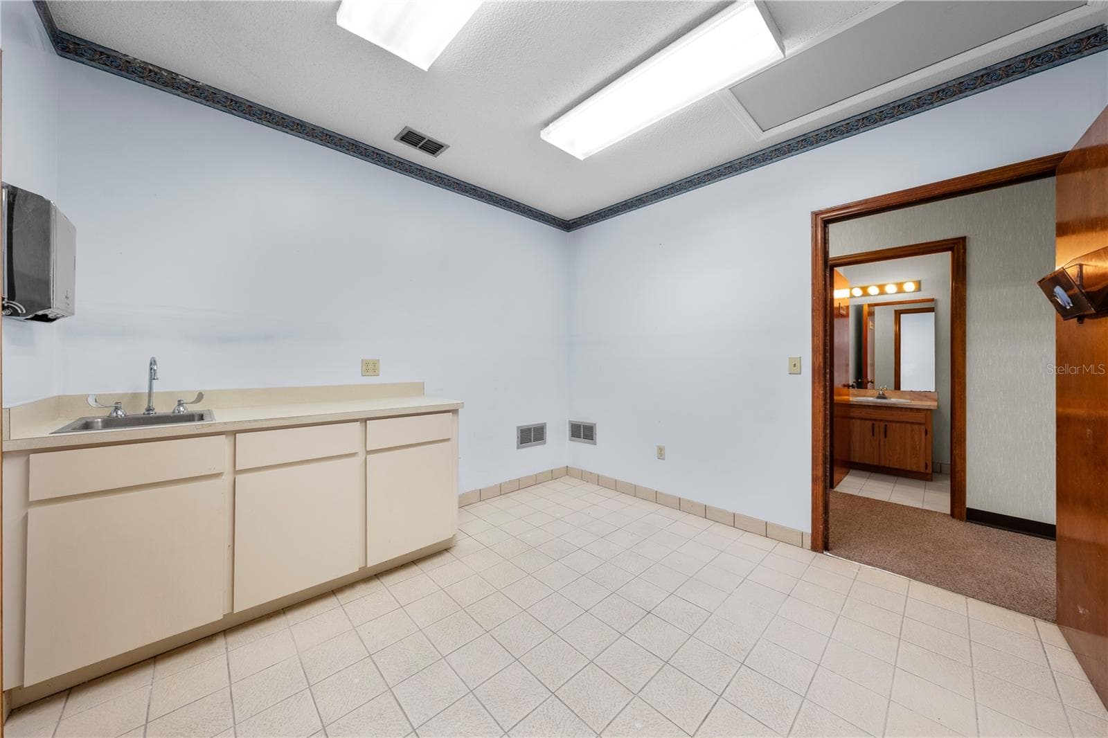 Medical Office at 323 W CYPRESS ST, KISSIMMEE, photo 78 of 83