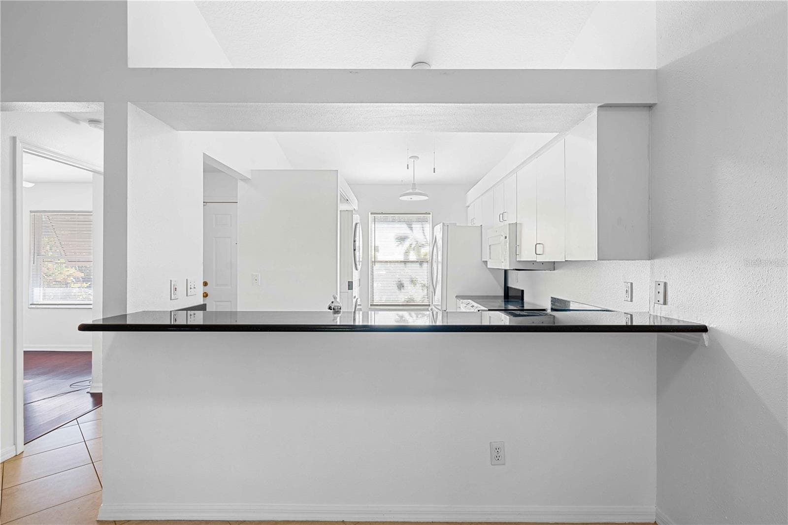 Condominium at 630 N JEFFERSON AVE #19, SARASOTA, photo 10 of 28