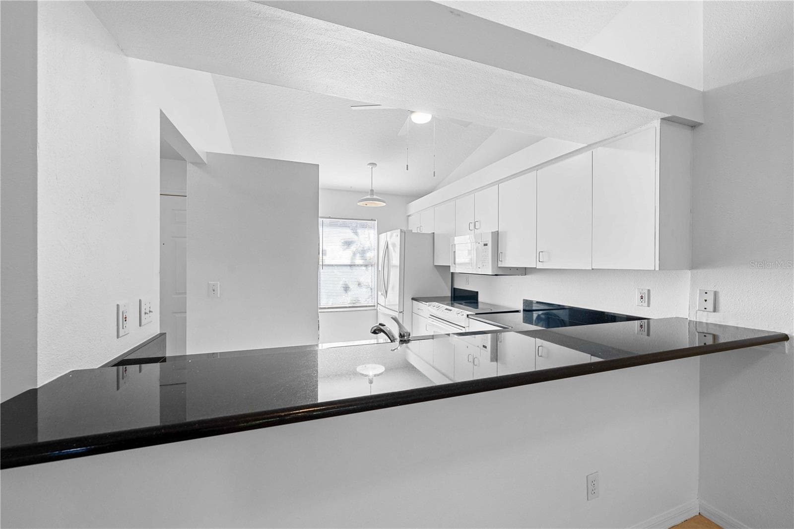 Condominium at 630 N JEFFERSON AVE #19, SARASOTA, photo 11 of 28