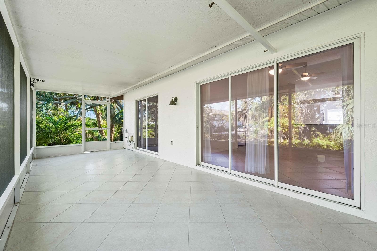Condominium at 630 N JEFFERSON AVE #19, SARASOTA, photo 23 of 28
