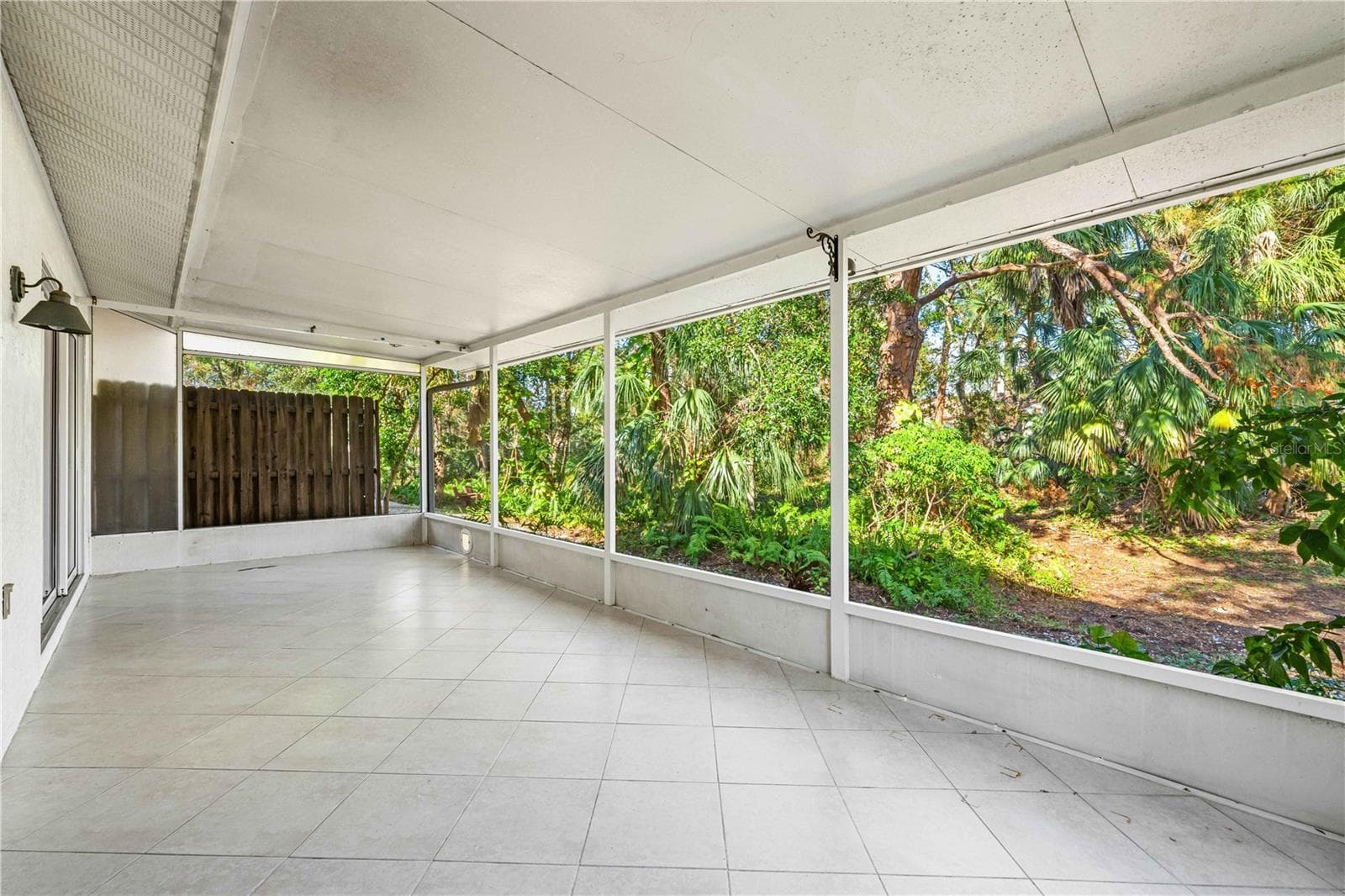 Condominium at 630 N JEFFERSON AVE #19, SARASOTA, photo 24 of 28