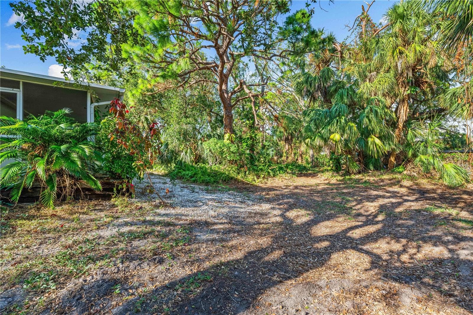 Condominium at 630 N JEFFERSON AVE #19, SARASOTA, photo 25 of 28