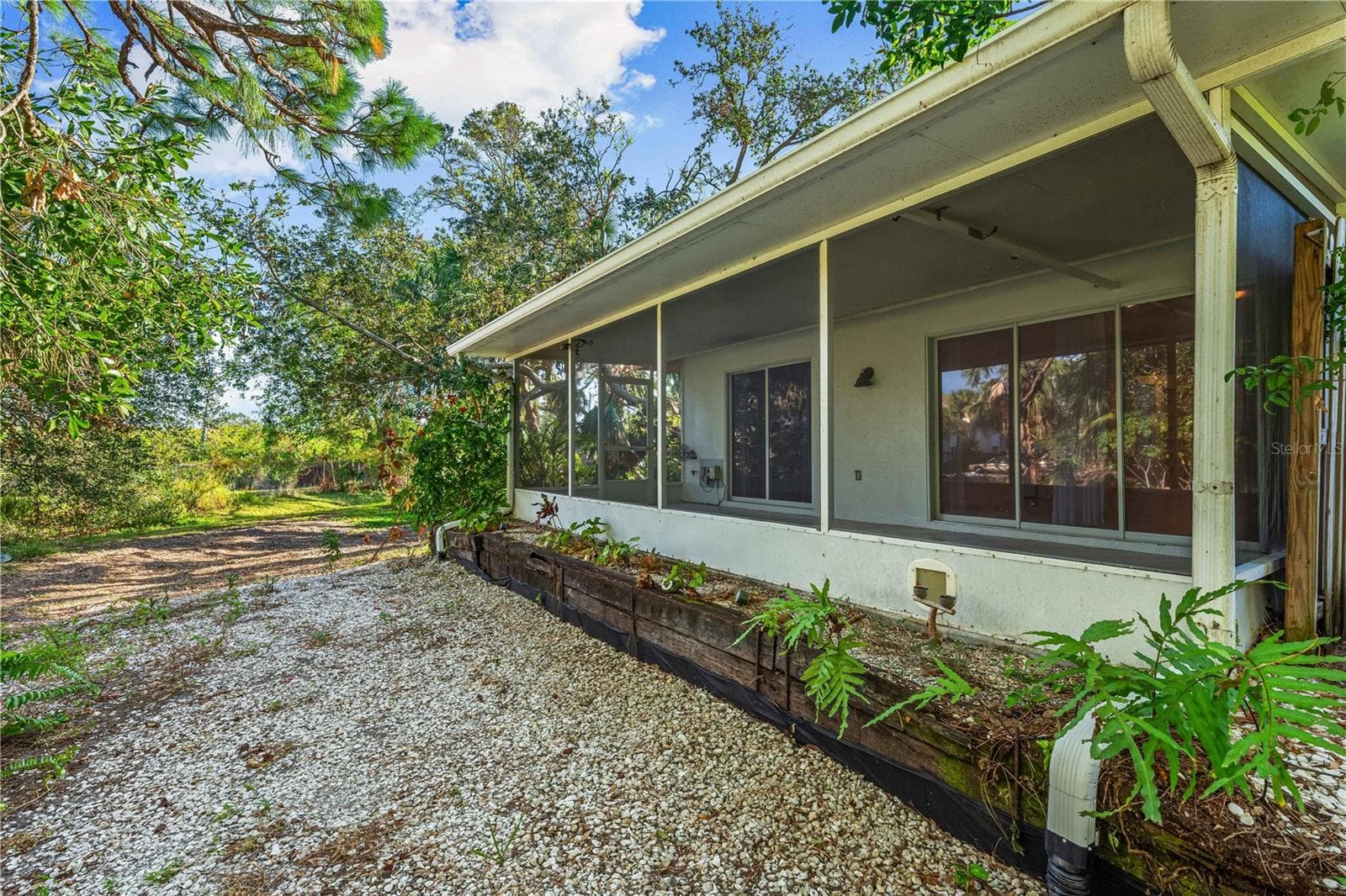 Condominium at 630 N JEFFERSON AVE #19, SARASOTA, photo 27 of 28