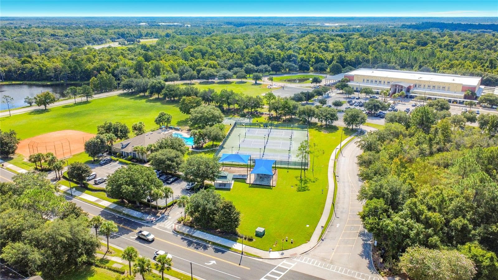 CLUBHOUSE & COMMUNITY AMENITIES/ MOSS PARK ELEMENTARY SCHOOL - 9850 HIDDEN DUNES LN, ORLANDO