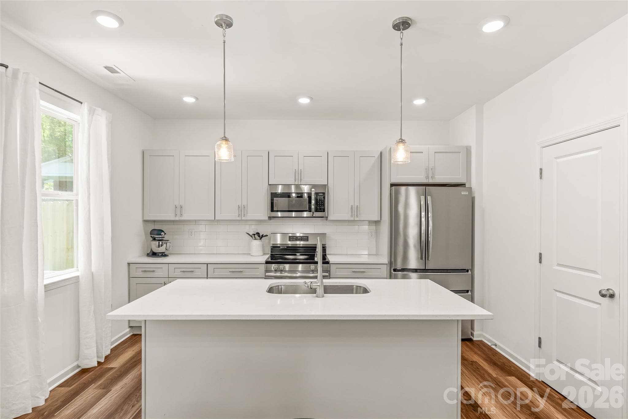 Large Island - 1913 Marlwood Circle, Charlotte