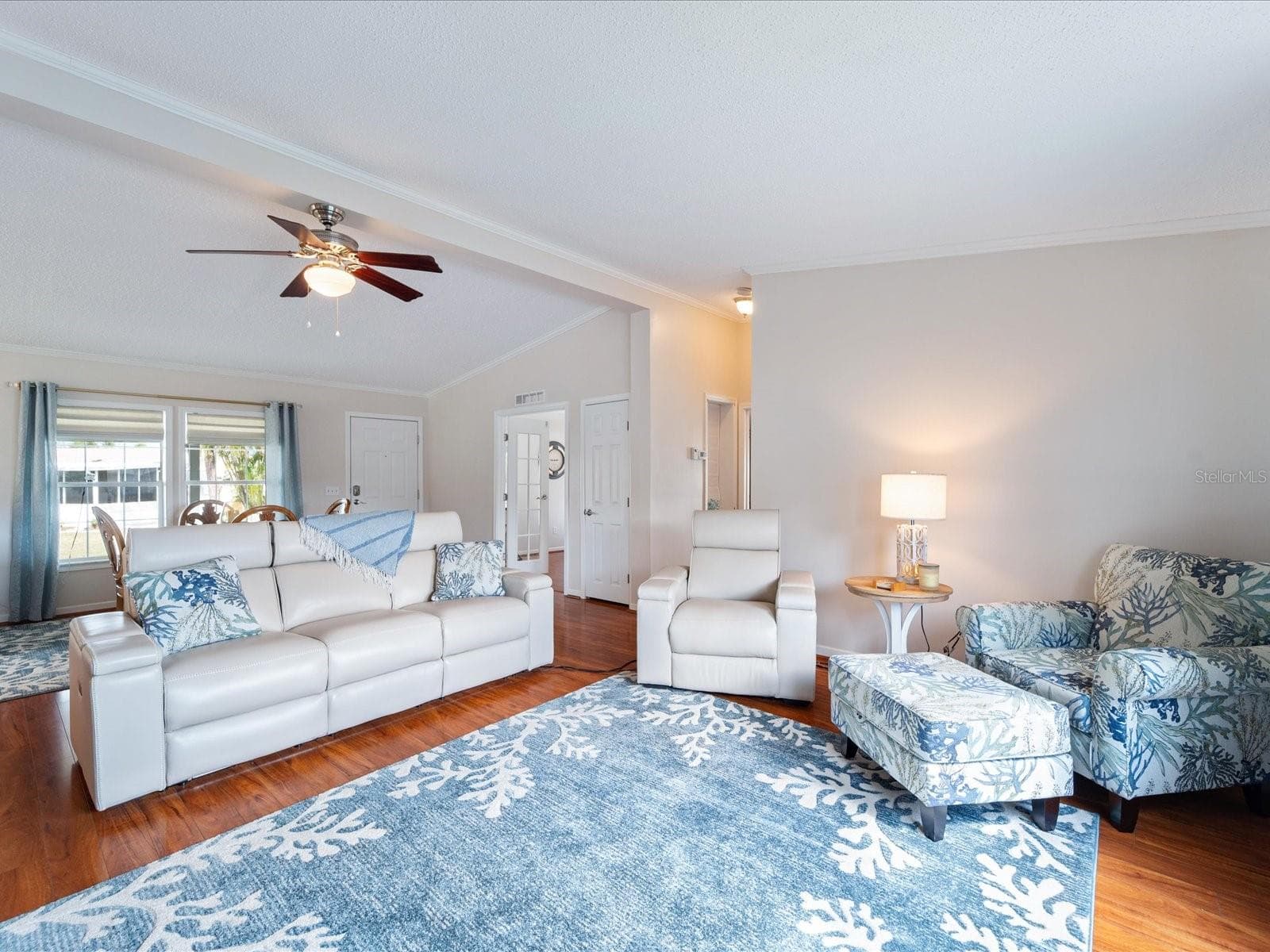 Living room - 9182 PINEHAVEN WAY, ENGLEWOOD