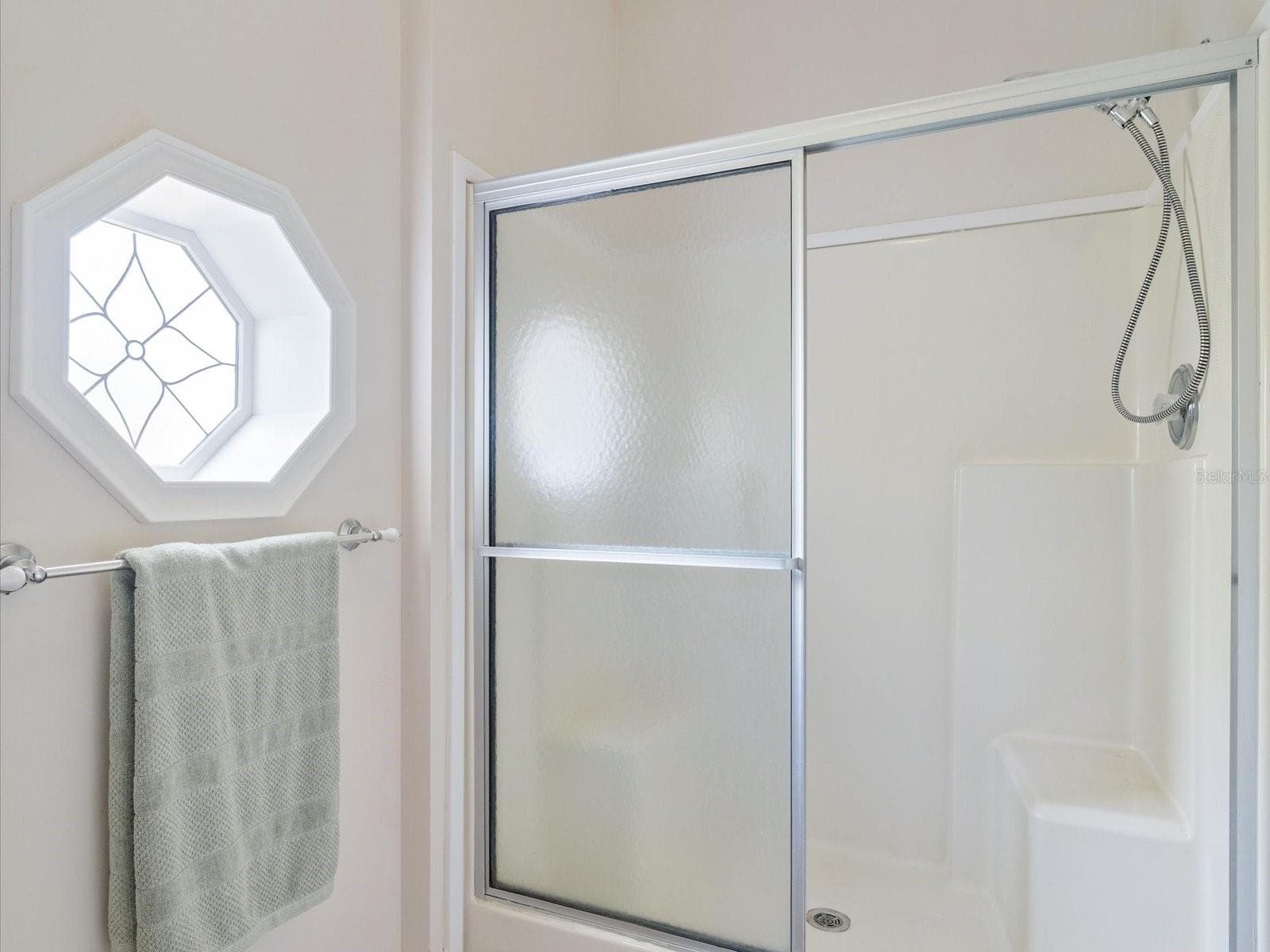 Guest. bathroom - 9182 PINEHAVEN WAY, ENGLEWOOD