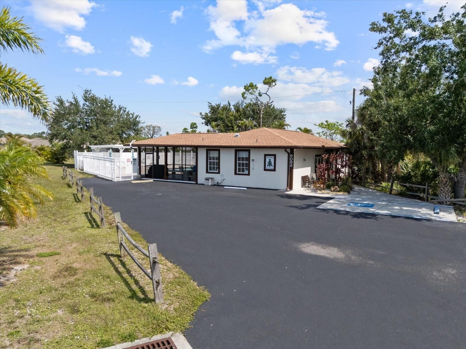 Club house - 9182 PINEHAVEN WAY, ENGLEWOOD