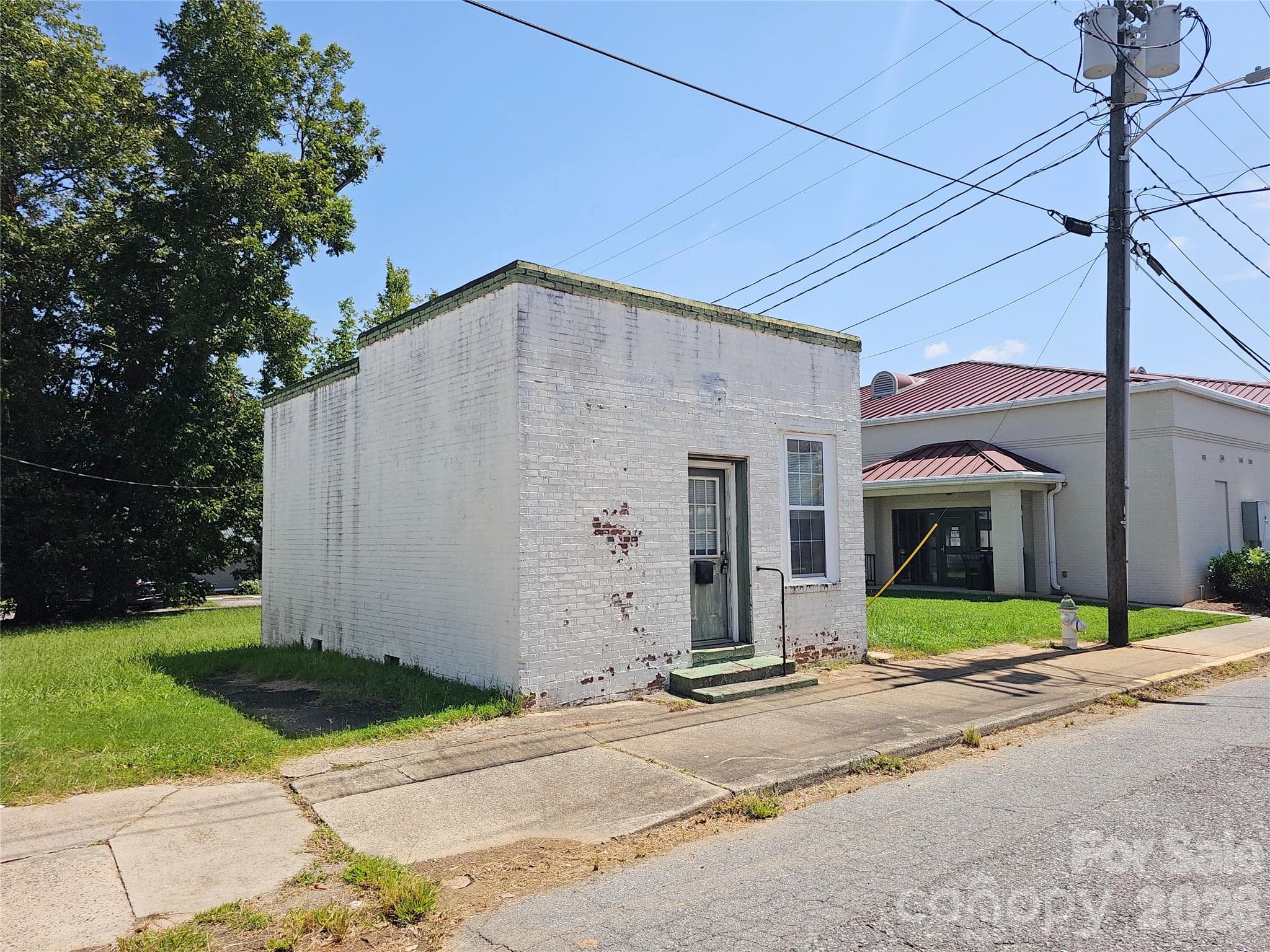 4 Roosevelt Street N
