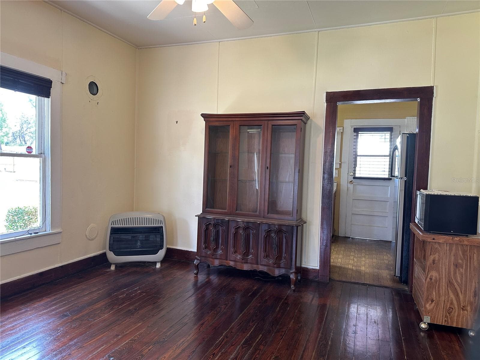 Single Family Residence at 1209 E ELLICOTT ST, TAMPA, photo 10 of 12