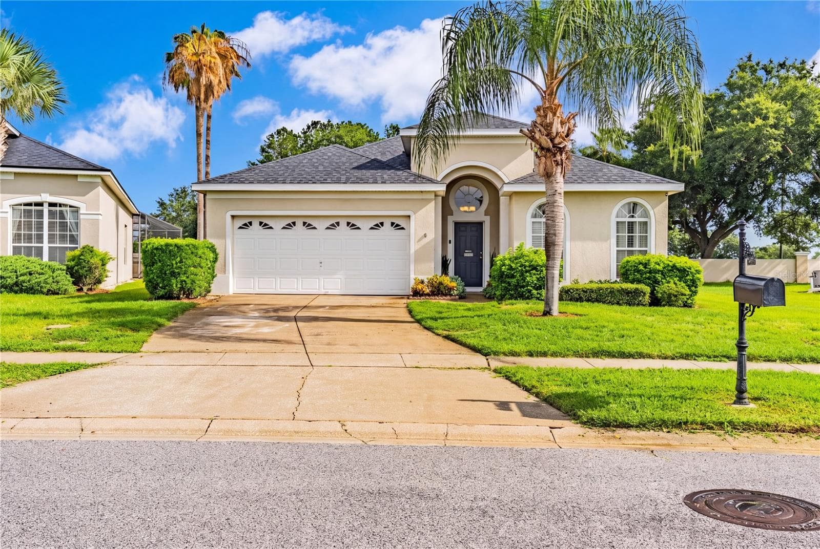 8066 KING PALM CIR