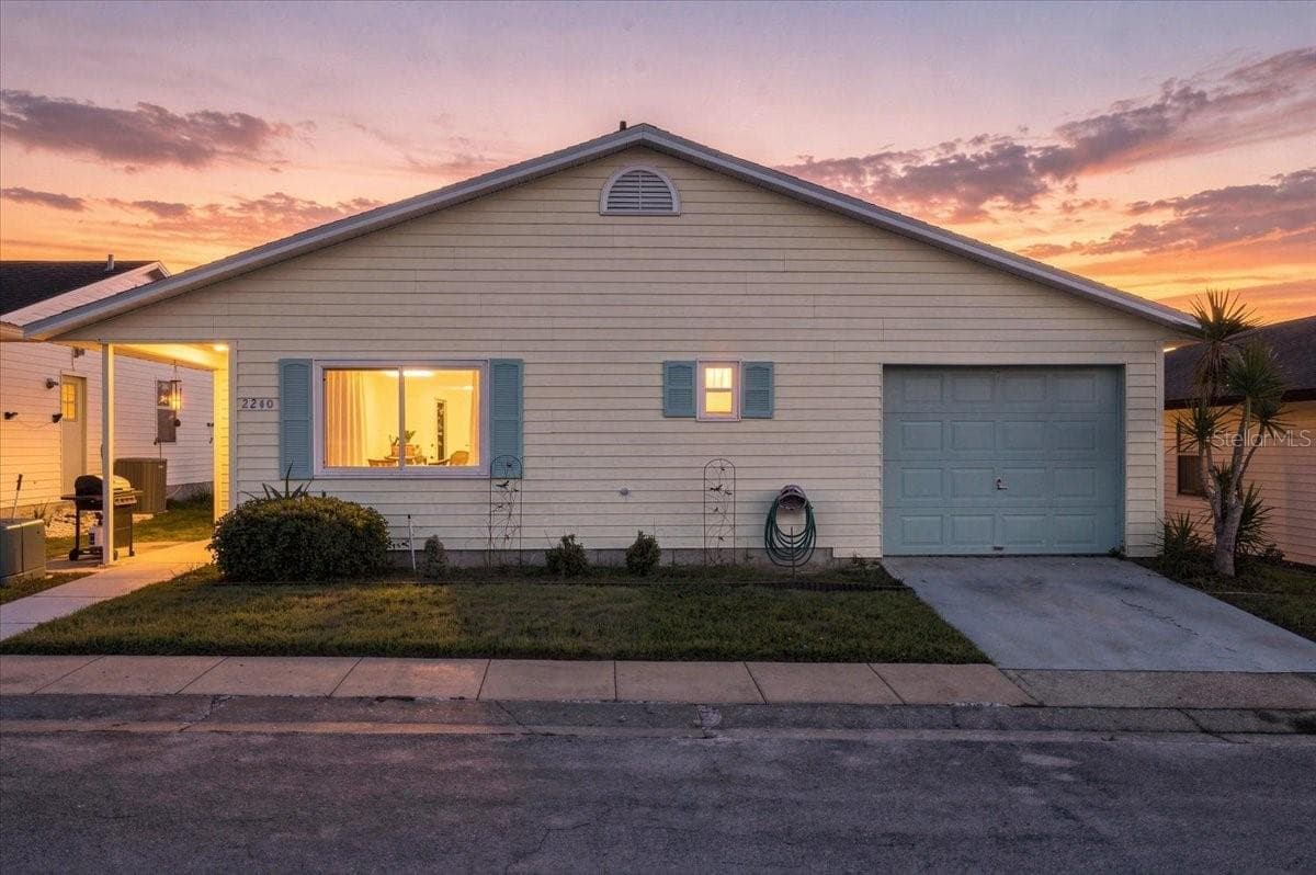 Single Family Residence at 2240 SEA ISLAND CIR N, LAKELAND, photo 2 of 34