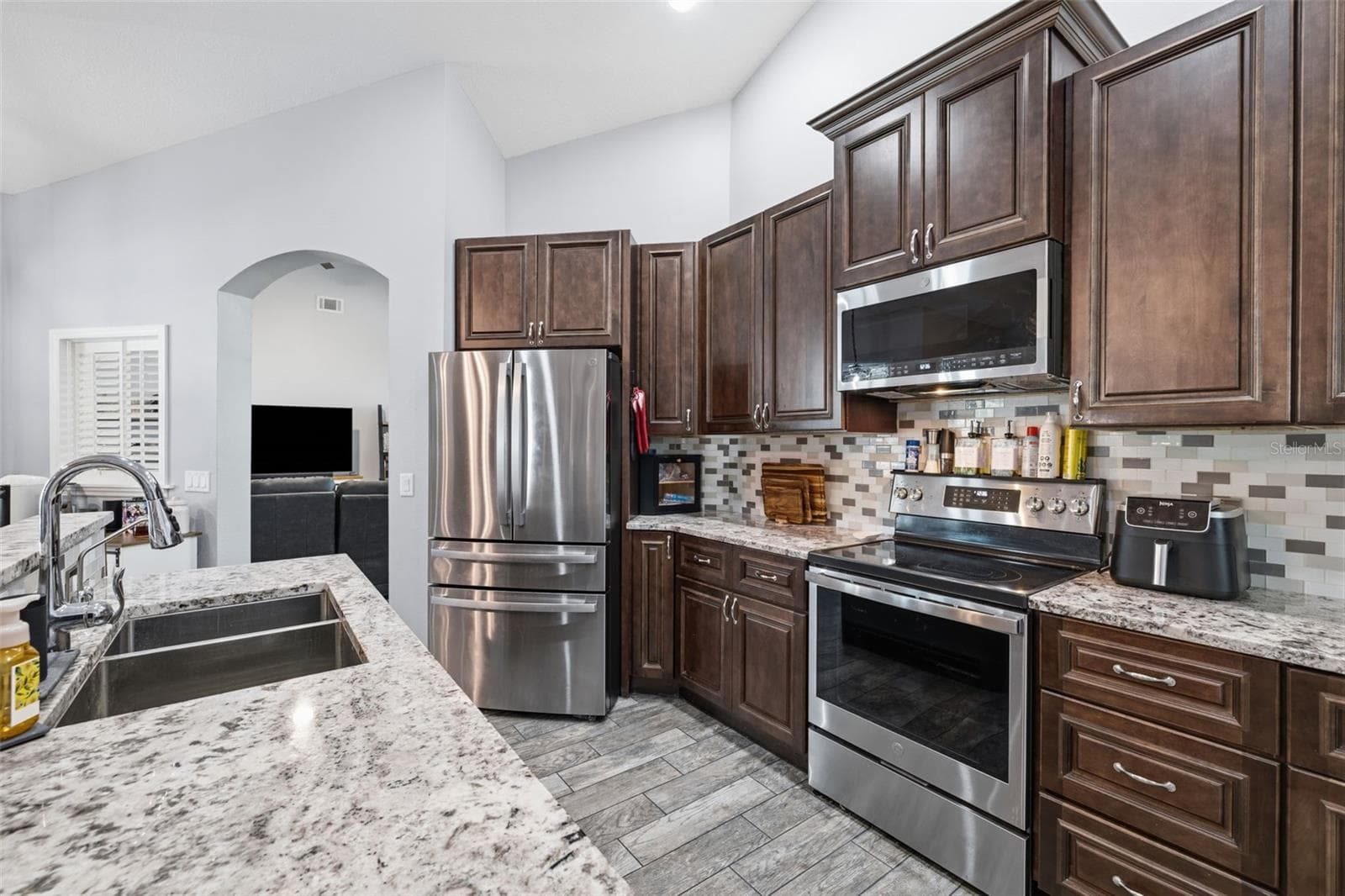 Single Family Residence at 12020 RUNNING FOX CIR, RIVERVIEW, photo 4 of 31