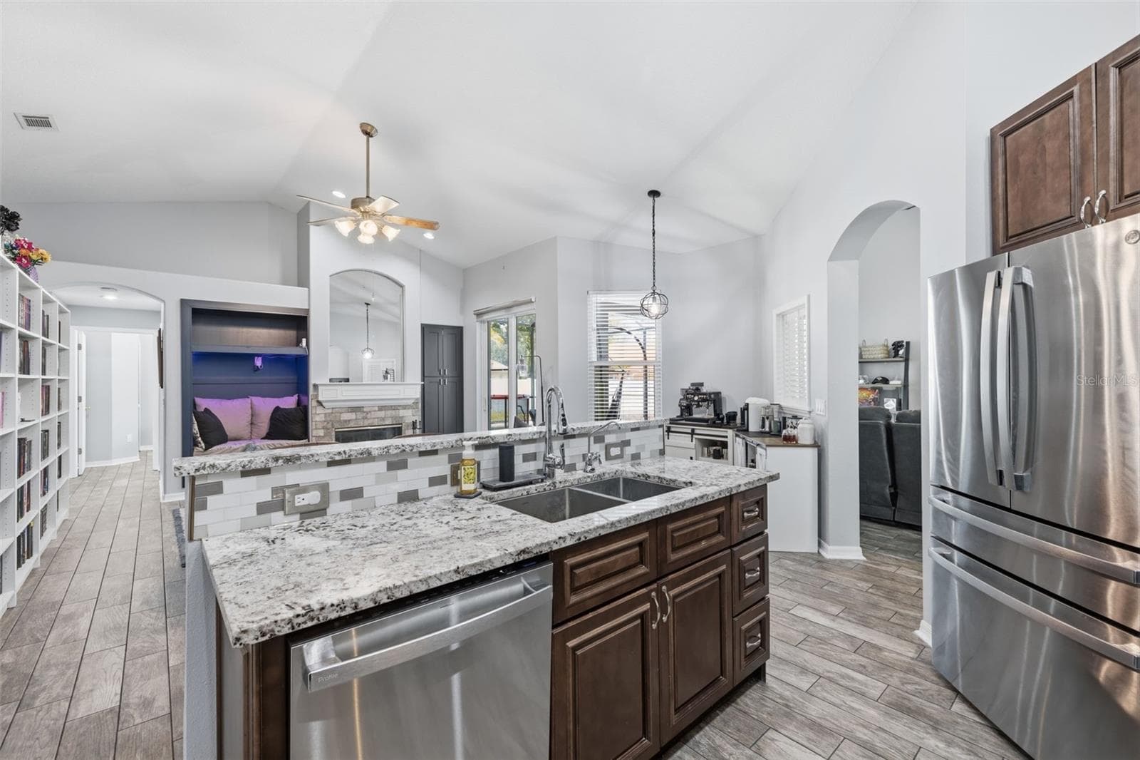 Single Family Residence at 12020 RUNNING FOX CIR, RIVERVIEW, photo 6 of 31