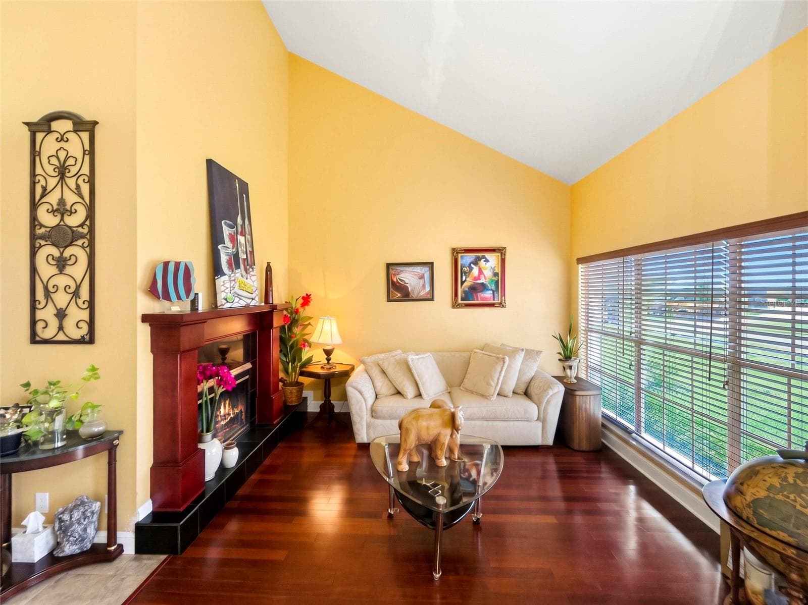 BAR/LIBRARY WITH FIREPLACE. - 936 ALLEGRO LN, APOLLO BEACH