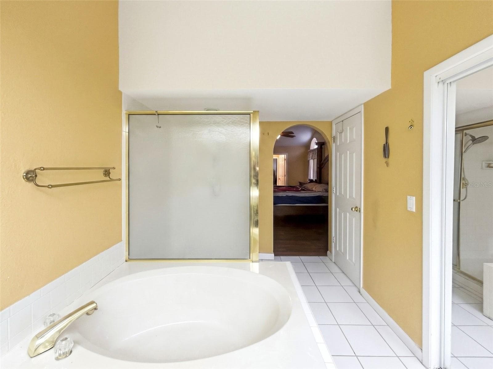 PRINCIPAL BATHROOM FIRST FLOOR WITH SHOWER,TUB,JACUZZI. DDU - 936 ALLEGRO LN, APOLLO BEACH