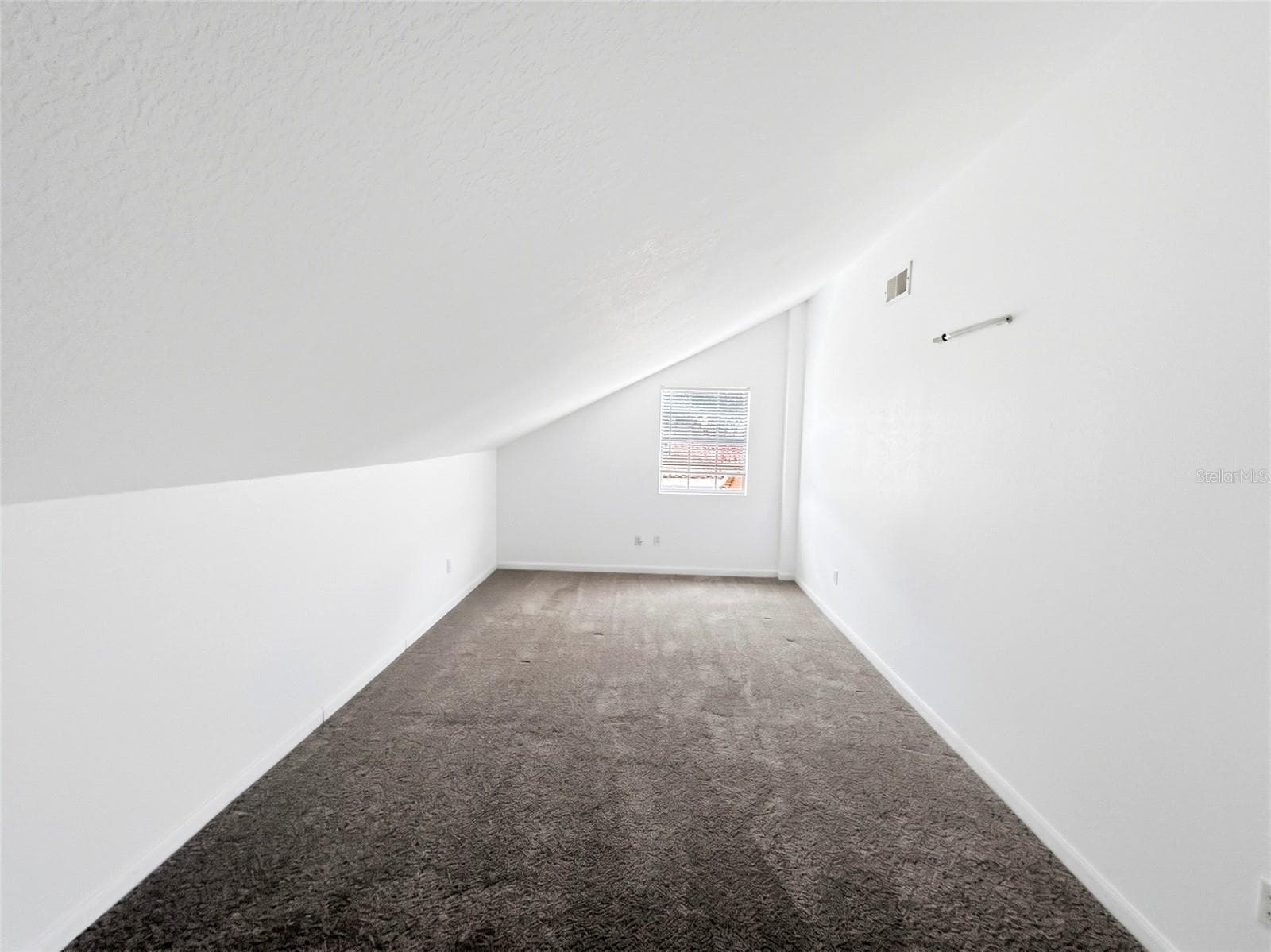BONUS ROOM UPSTAIRS. HAD KINGSIZE BED FOR GUESTS AND WORKED FINE. - 936 ALLEGRO LN, APOLLO BEACH