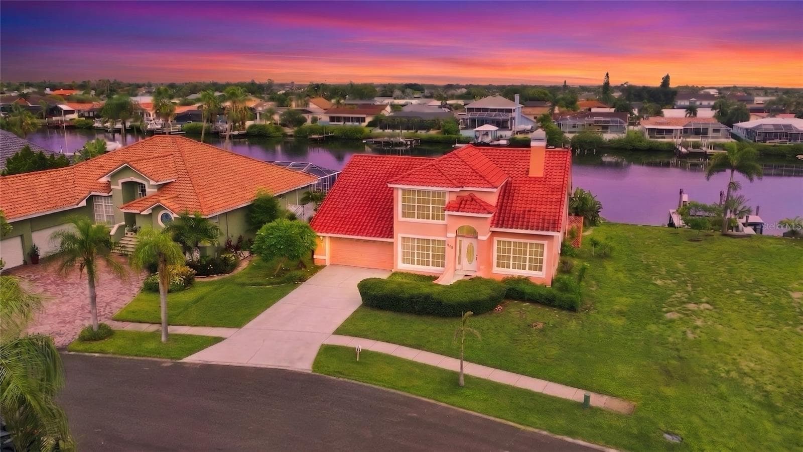 WONDERFUL NEIGHBERHOOD. LIVED THERE 23+ YEARS AND NEVER GOT FLOODED. - 936 ALLEGRO LN, APOLLO BEACH