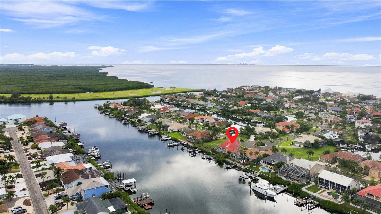 300 YDS TURN RIGHT, 200 YARDS AND YOU'RE IN TAMPA BAY. YOU CAN SEE TAMPA AND ST PETERSBURG FROM THERE. - 936 ALLEGRO LN, APOLLO BEACH