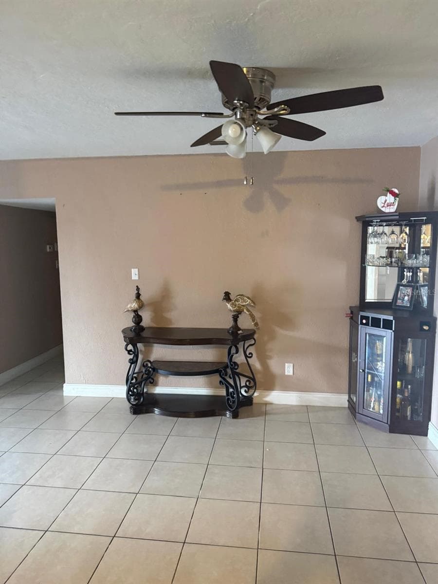 Single Family Residence at 1827 HEATHER AVE, TAMPA, photo 8 of 21