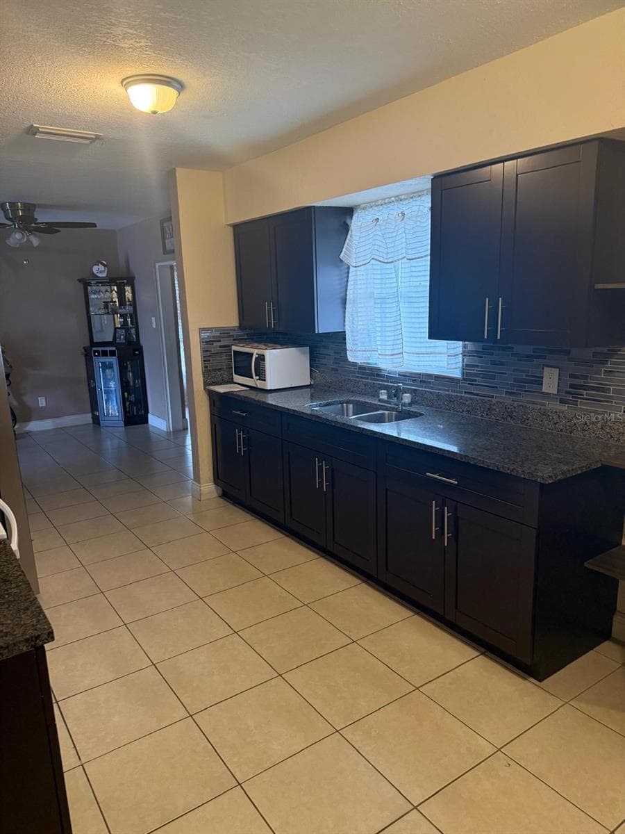 Single Family Residence at 1827 HEATHER AVE, TAMPA, photo 12 of 21