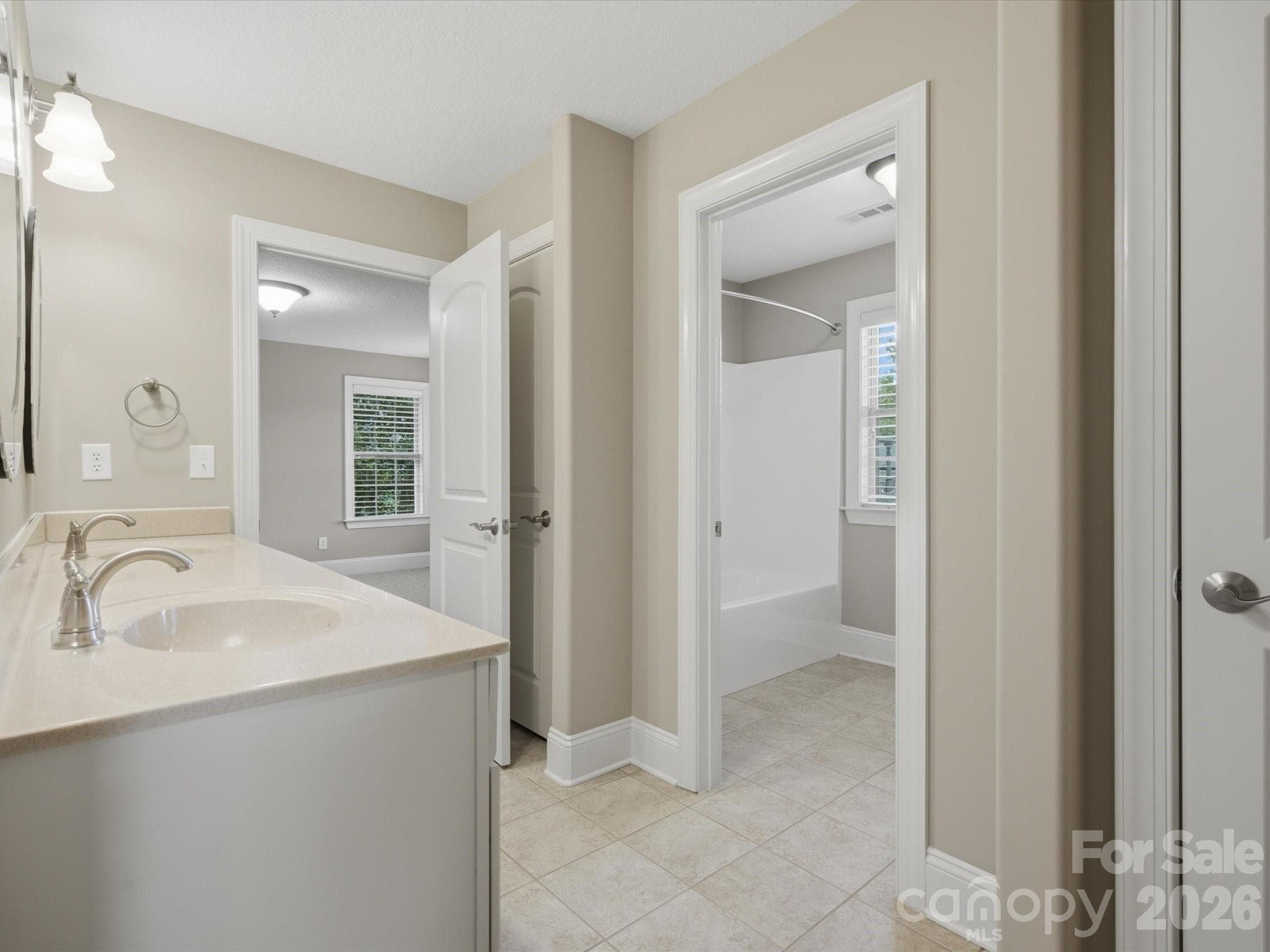 Shared Bath - 1023 Madras Court, Davidson
