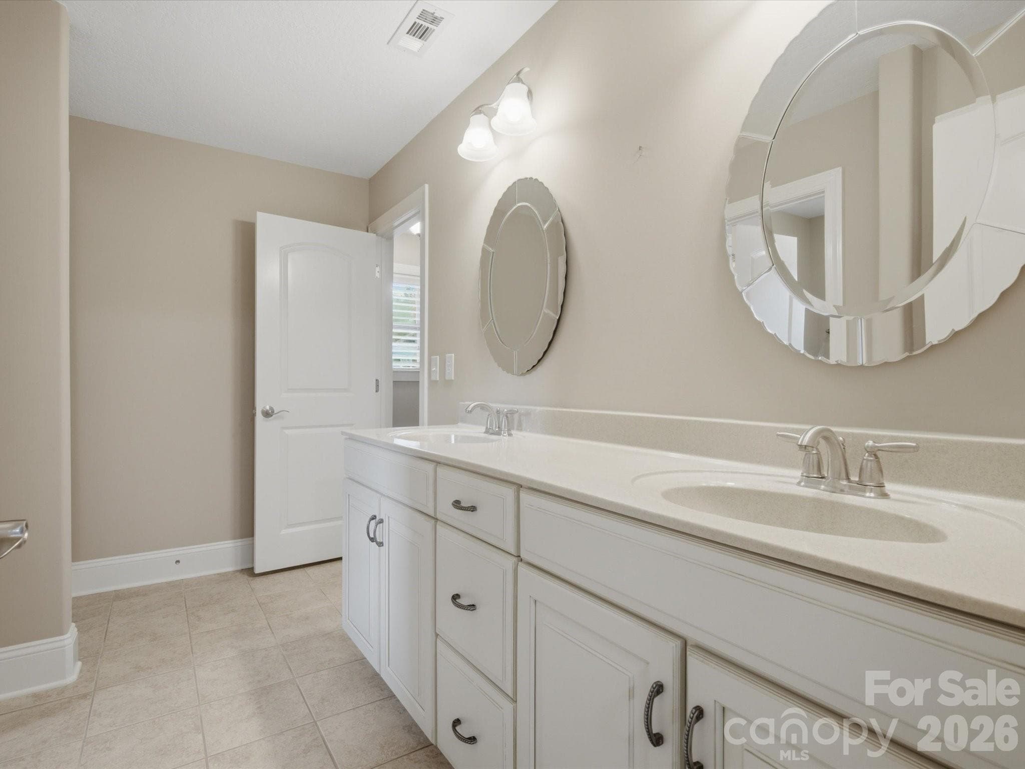 Shared Bath - 1023 Madras Court, Davidson