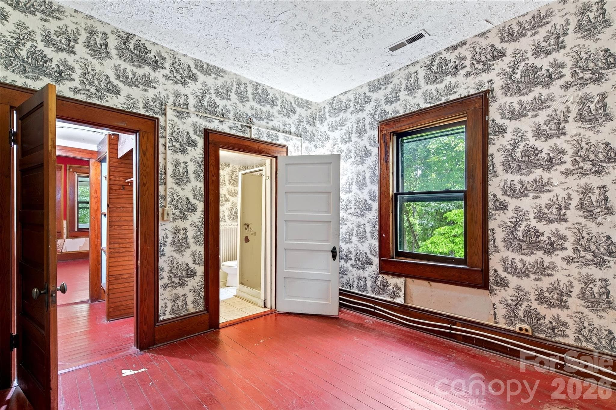 Single Family Residence at 22 Woodbend Lane, Black Mountain, photo 26 of 48