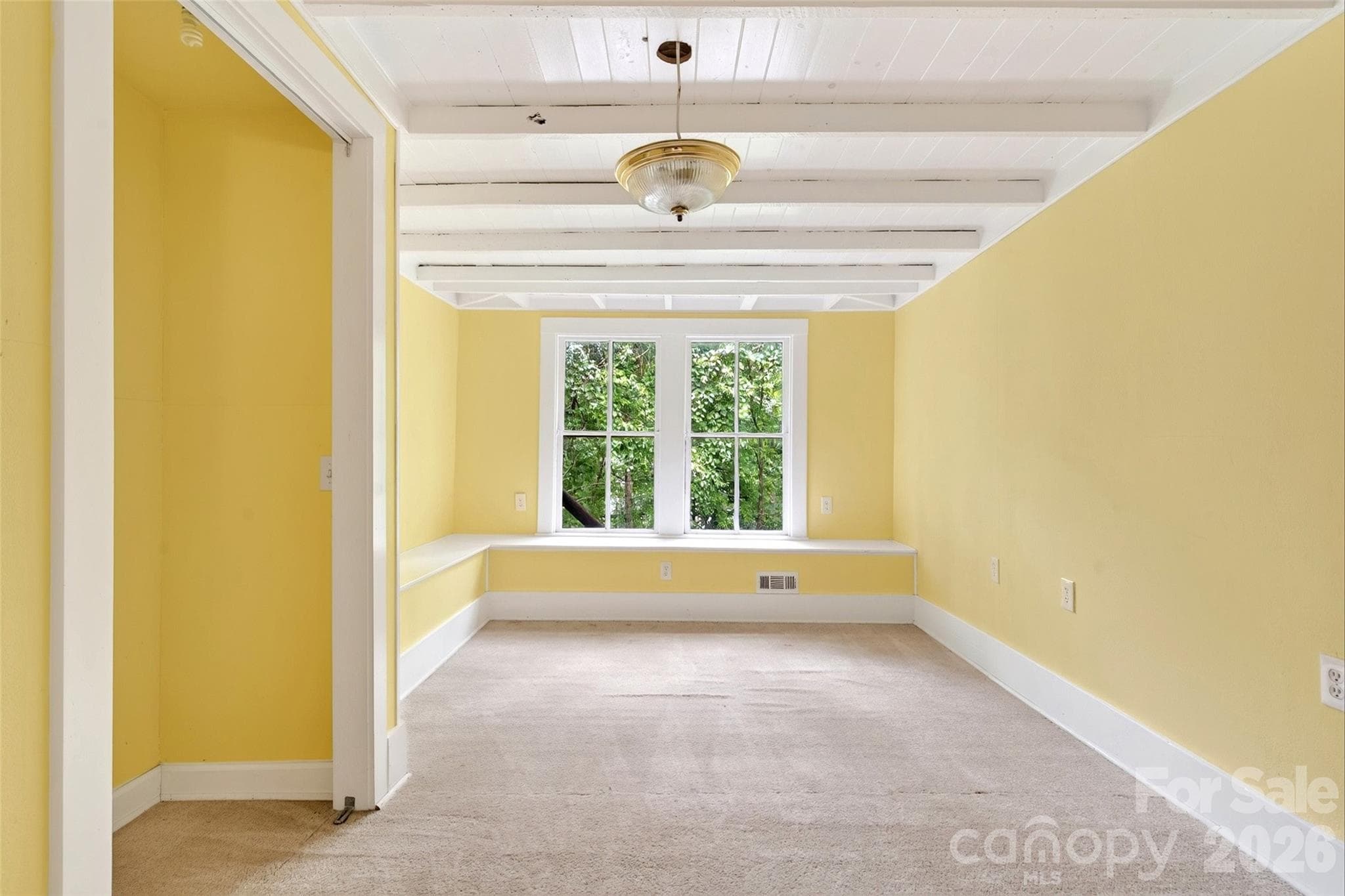 Single Family Residence at 22 Woodbend Lane, Black Mountain, photo 37 of 48