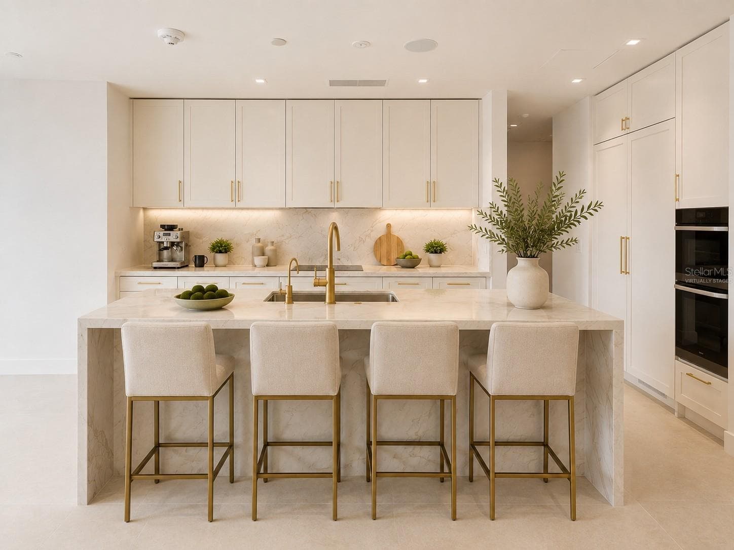 virtually staged - 3015 S YSABELLA AVE #1402, TAMPA