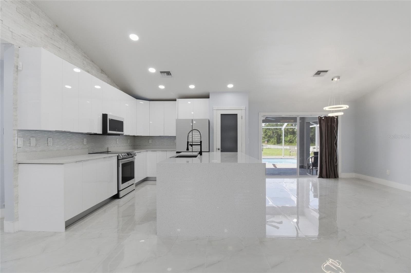 Kitchen - 1104 MORTON ST E, LEHIGH ACRES