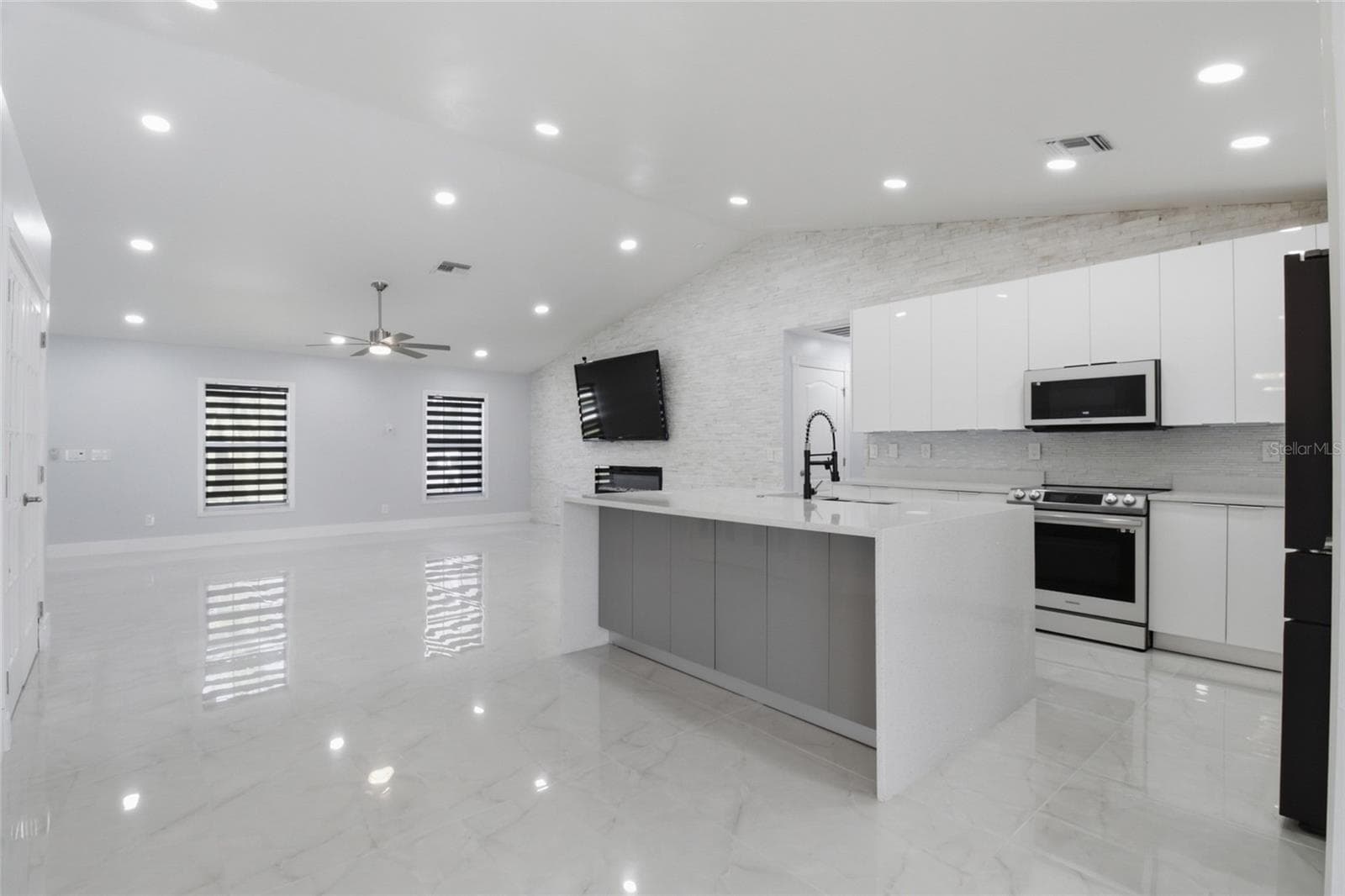 Kitchen - 1104 MORTON ST E, LEHIGH ACRES