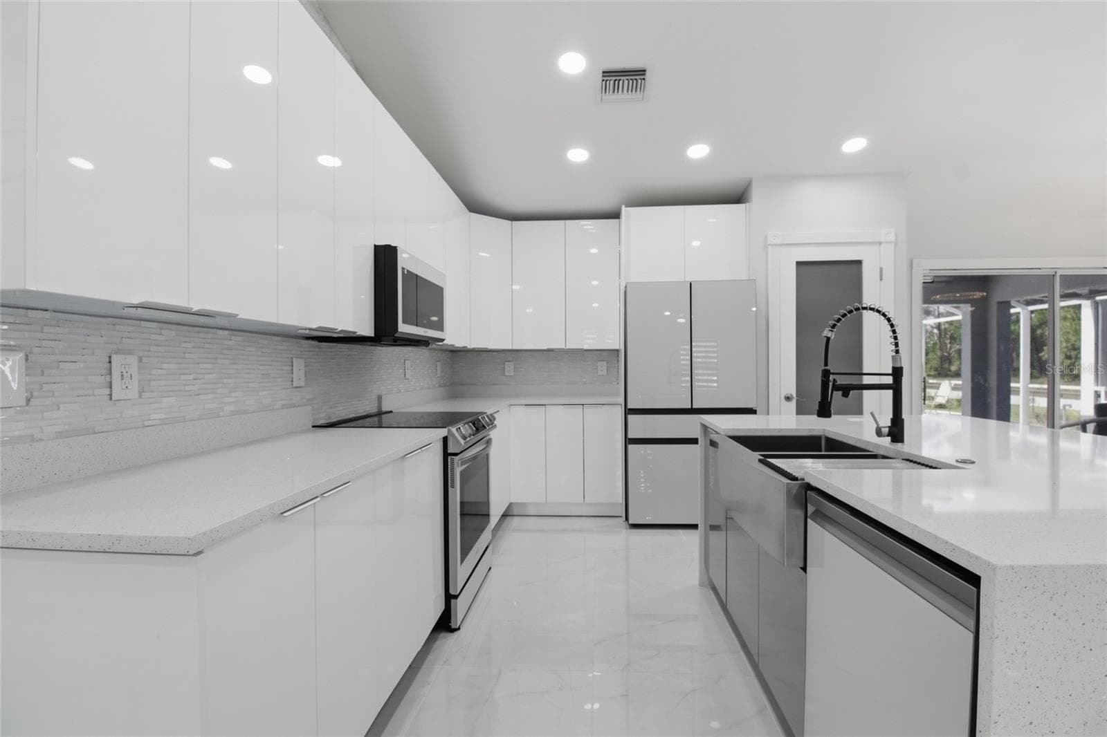 Kitchen - 1104 MORTON ST E, LEHIGH ACRES