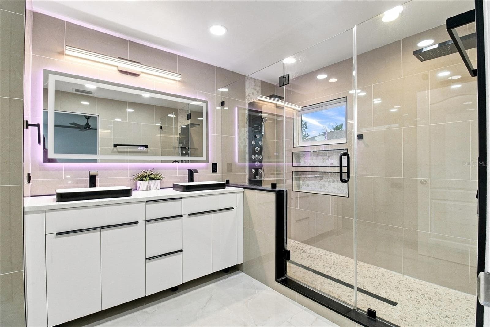 Master bathroom - 1104 MORTON ST E, LEHIGH ACRES