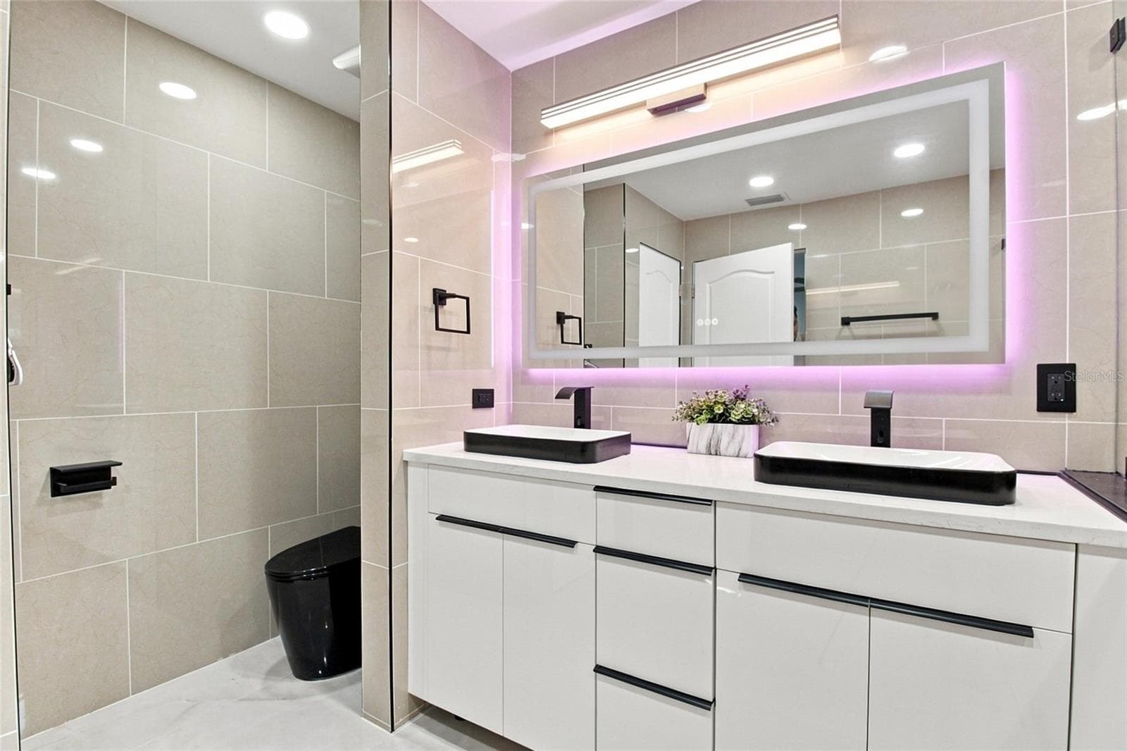 Master bathroom - 1104 MORTON ST E, LEHIGH ACRES