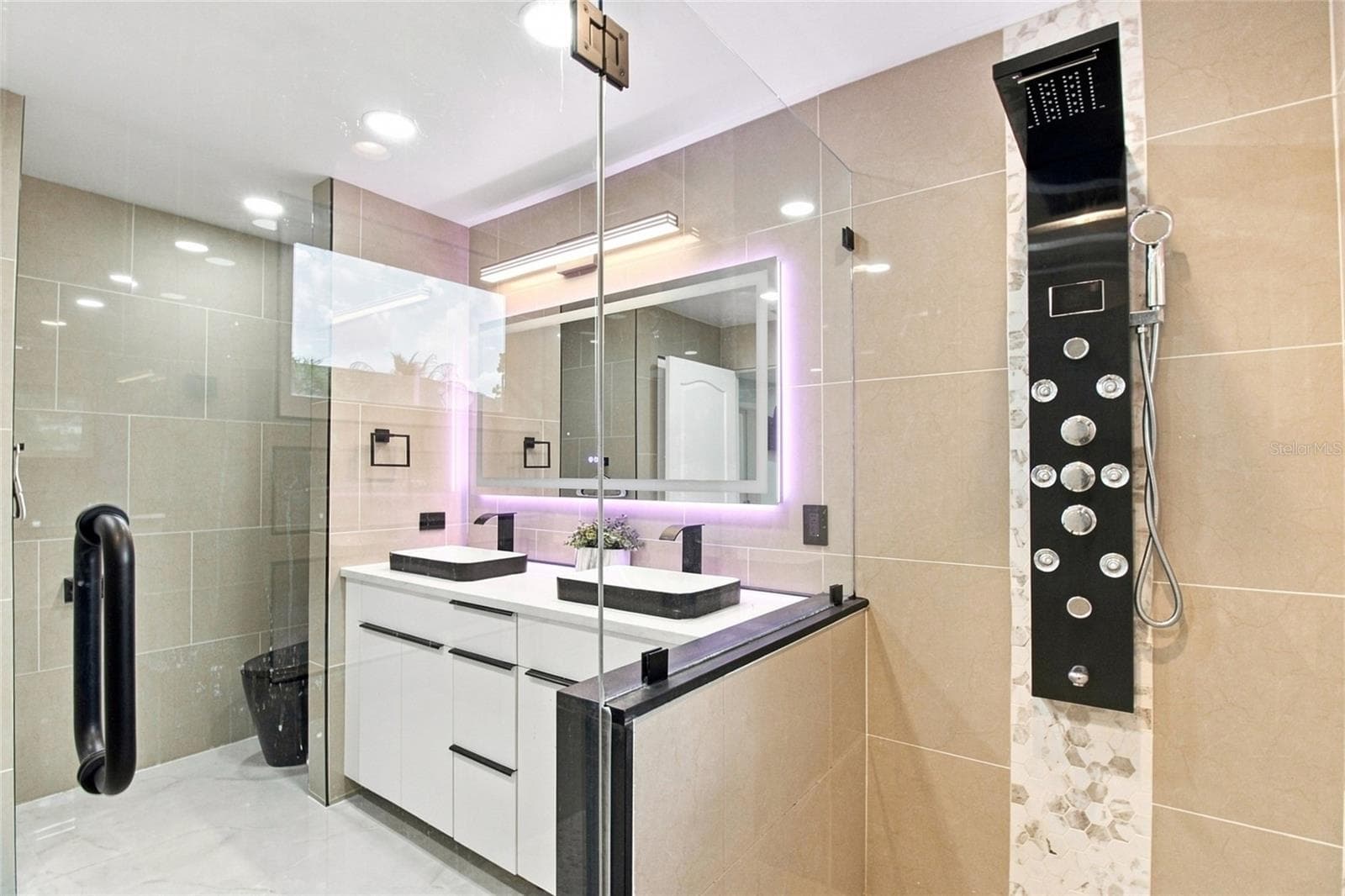 Master bathroom - 1104 MORTON ST E, LEHIGH ACRES