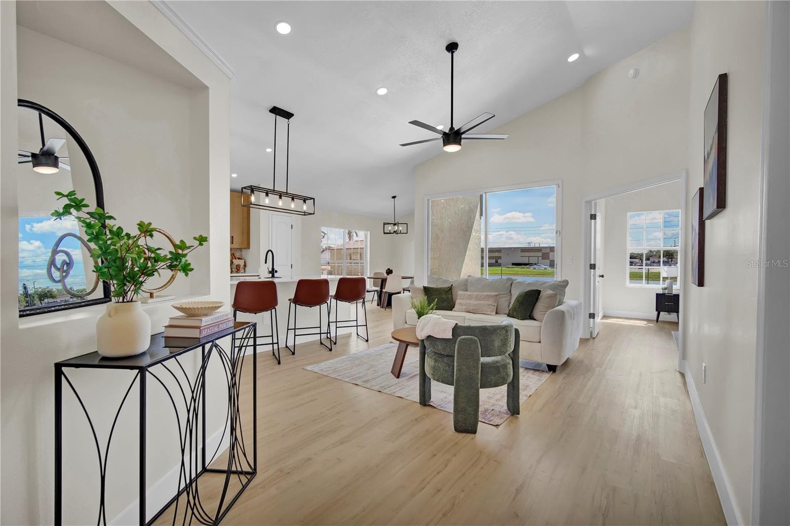 Elegant open living space with pond view. - 8320 SOUTHERN FOREST DR, ORLANDO